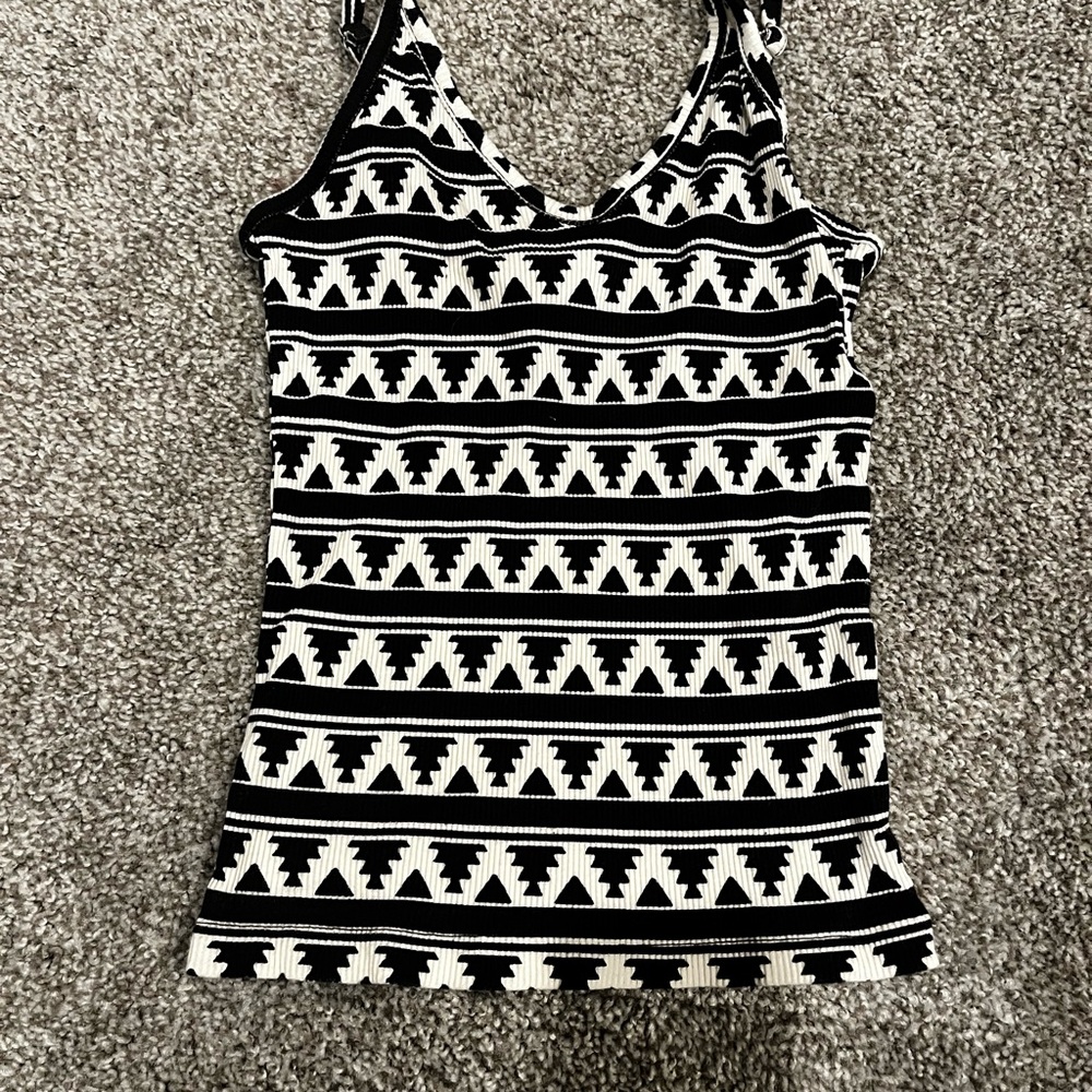Forever 21 Black and White Fitted Sleeveless Tank Top